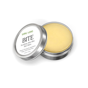 Baume anti-piqûres d'insectes de marque privée à l'<span class=keywords><strong>huile</strong></span> <span class=keywords><strong>essentielle</strong></span> de menthe poivrée et de lavande et apaise les piqûres de moustiques avec de l'<span class=keywords><strong>huile</strong></span> de base de plantes - Product Image 1