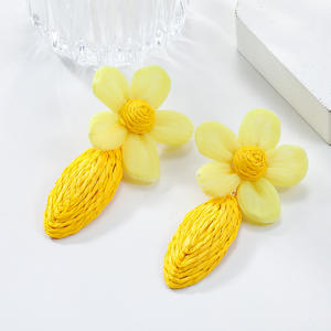 Boucles d'oreilles tissées tendance raphia tissé Floral exagéré boucles d'oreilles colorées pour femmes Uionen 1017 - Product Image 3