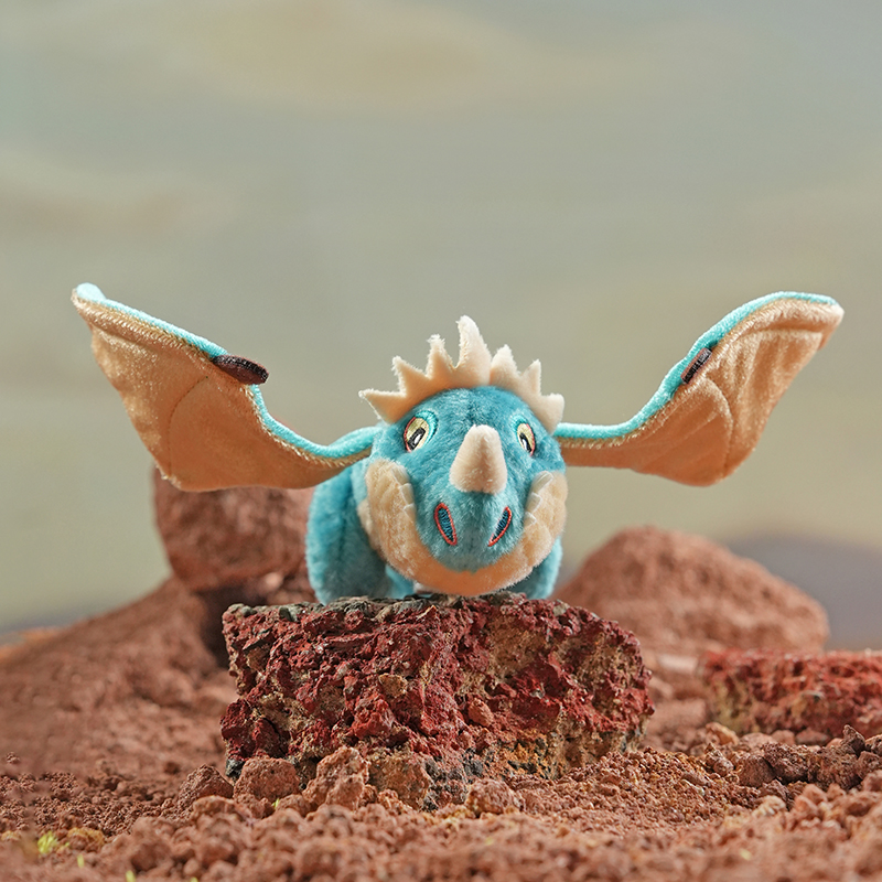 Muñeca colgante con hombros al viento.