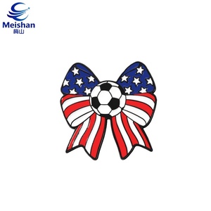 Emblema Iconico dell'Equipe Meishan con <span class=keywords><strong>Aquila</strong></span>, Stemma con Colori Rosso Bianco Blu, Design Dinamico, Distintivo da Collezione, Regalo per Tifosi Sportivi - Product Image 3