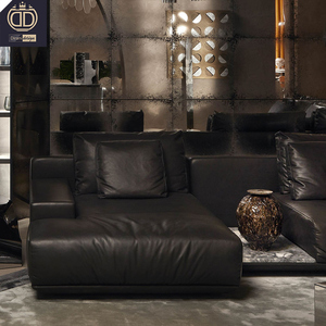 Sofá Grande de Estilo Vanguardista Metropolitan, con Estantes Abiertos Monolíticos, Acabado Metálico Satinado en Acero y Cuero Nappa - Product Image 3