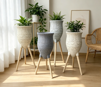 Set Pot Bunga Geometris Tribal, Pot Bunga Tinggi Berpinggang dengan Ukiran dan Kaki Kayu