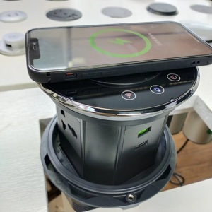 เต้ารับไฟฟ้าอัจฉริยะแบบยกได้ IP65 สีดำ 16A รองรับการเชื่อมต่อ WIFI พร้อมพอร์ต USB-C สำหรับชาร์จไร้สาย เหมาะสำหรับบ้านและสำนักงาน - Product Image 4