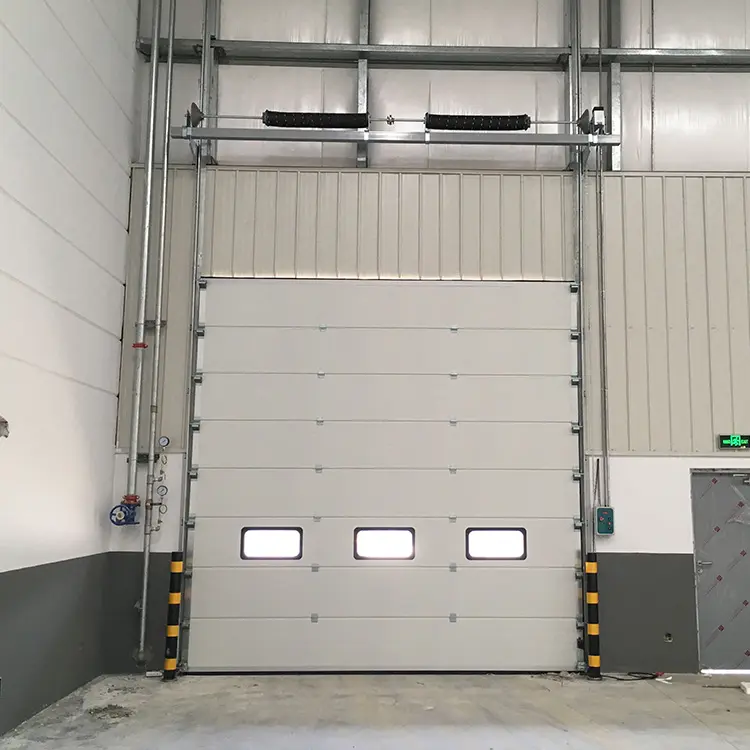 Ensemble de portes de levage sectionnelles industrielles résistantes au vent, conception de porte coulissante industrielle