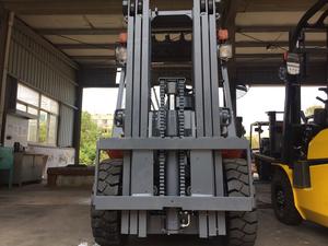 รถยกอุตสาหกรรม1T/2T/3T/3.5T/<span class=keywords><strong>4T</strong></span>/5T/10T/10T รถยกสินค้ารถยกเครื่องยนต์ดีเซลญี่ปุ่น <span class=keywords><strong>Komatsu</strong></span> 3ton เครื่องยนต์อีซูซุ - Product Image 4