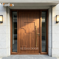 Porte d'entrée pivotante de luxe en aluminium moulé, avec motif géométrique 3D en bois de noyer, porte principale sécurisée avec double vitrage latéral