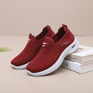 รองเท้าผ้าถักแบบสวมสำหรับผู้หญิง พื้นรองเท้า PU น้ำหนักเบา ระบายอากาศได้ดี เหมาะสำหรับเดิน วิ่งออกกำลังกาย ใส่ในฤดูร้อน - Product Image 4