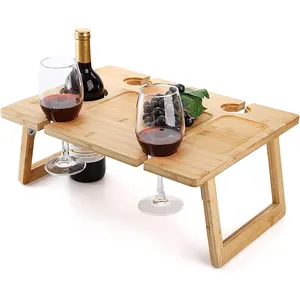 बांस स्नैक पनीर ट्रे, बोतल और ग्लास धारक के साथ आउटडोर फोल्डेबल वाइन पिकनिक टेबल