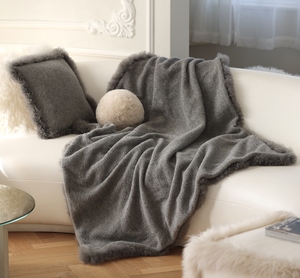 Vente en gros, mélange <span class=keywords><strong>de</strong></span> <span class=keywords><strong>laine</strong></span> douce personnalisée avec garnitures en fourrure mongole <span class=keywords><strong>Lama</strong></span>, <span class=keywords><strong>laine</strong></span> d'agneau tissée à <span class=keywords><strong>la</strong></span> main, vente en gros, couverture à carreaux quatre saisons - Product Image 1