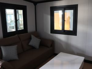 منزل حاويات بسقف شمسي يوفر طاقة خارج الشبكة لمحطات الطقس النائية - Product Image 4