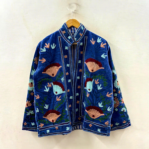 Chaqueta de Invierno de Terciopelo Azul Real Premium para Mujer, Estilo Cachemir Elegante, Abrigo Tradicional Indio Étnico de Manga Larga con Frente Abierto - Product Image 1