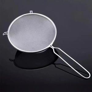 Écumoire de cuisine à mailles fines avec double poignée à clip en acier inoxydable, ustensile de cuisine en acier inoxydable pour écrémer l'huile - Product Image 1