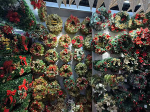 Nhà sản xuất bán buôn cây thông Noel nhân tạo chất lượng cao, tùy chỉnh, chất liệu PE PVC pha trộn, có đèn LED, tùy chỉnh chất liệu PET - Product Image 5