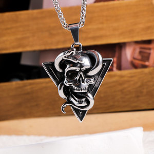Collar con Colgante de Calavera y Serpiente de Acero Inoxidable para Hombre, Diseño Triangular, Uso Diario SP1112 - Product Image 1