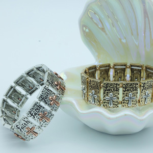 Bracelet extensible trèfle argenté style vintage, bracelet porte-bonheur, cadeau pour elle, bracelet à perles trèfle sculptées à la main - Product Image 5