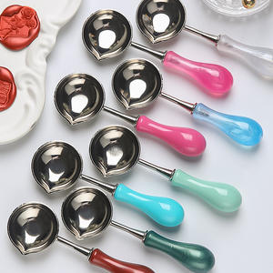 Cuchara para cera de sellado con mango de plástico y cuenco plateado para derretir gránulos de cera, herramienta para sellos de cera. - Product Image 1