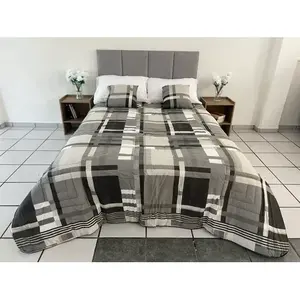 Couette légère à carreaux gris taille King Marcello avec 3 oreillers pour usage domestique - Product Image 3