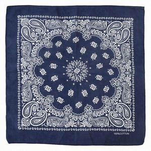 Bandana carrée en néoprène et coton, imprimée en sérigraphie avec logo promotionnel, design personnalisé, taille et couleur sur mesure, portable - Product Image 3