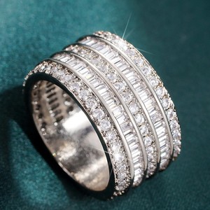 Anello a Fascia con Cinque File di Cristalli per Donne, Anello Largo alla Moda, Accessorio per Uso Quotidiano e Feste - Product Image 4