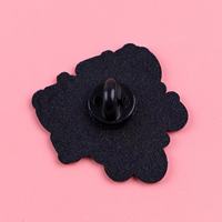 En gros, Pin's en métal émaillé, motif poupée Vaudou de dessin animé mignonne, broche créative, accessoire pour sacs et vêtements, en stock