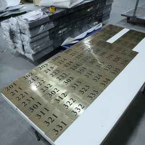 Plaques de numéro de maison en acrylique découpées au laser personnalisées en gros, plaque de nom d'adresse extérieure, plaque de porte moderne personnalisée en 3D - Product Image 3