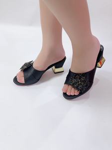 Xuanhui Nuovo Design Ultimi Modelli di <span class=keywords><strong>Sandali</strong></span> con Tacco Alto <span class=keywords><strong>Comodi</strong></span> <span class=keywords><strong>da</strong></span> Esterno con Fiori in Strass per Donne e Signore - Product Image 6