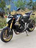 Moto sportive d'occasion Honda Hornet CB1000R, moteur quatre cylindres, cylindrée 1000 cm³, moto de route, vitesse maximale 300 km/h