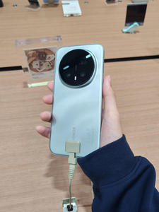 Teléfono Inteligente Magic 8 Pro Versión Global, Pantalla OLED de 6.7 Pulgadas y 120Hz, Cámara de 200MP, 7100mAh, 100W, Doble SIM, Android 16, Pantalla Grande - Product Image 4