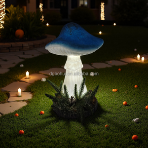 Adornos de Jardín de Halloween con Hongos Venenosos y Vegetación Realista - Product Image 5
