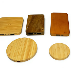 Gift for a Person Who Likes to Travel: 5 Thoughtful Picks
