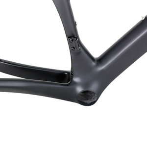 Cuadro de <span class=keywords><strong>Bicicleta</strong></span> de Carretera Aerodinámico de Fibra de Carbono Negro Personalizado Sin Marca con Frenos de Disco de Eje Pasante y Pintura Personalizable, Hecho en China - Product Image 3