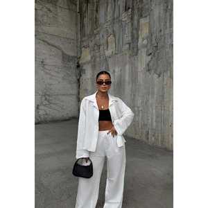 Pantalones de Traje Blancos Elegantes para Mujer - Product Image 1