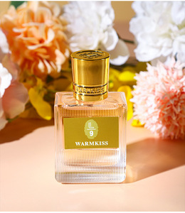 Midnight <span class=keywords><strong>Kiss</strong></span> Eau De Toilette da Donna, Design Nero e Oro, Fragranza Romantica e Duratura, Spray Profumato Leggero per Uso Quotidiano - Product Image 4