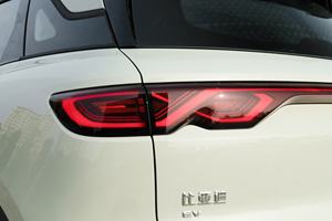 YK MOTORS 2025 2024 BYD Yuan up Coche familiar barato Coche usado Exportación de China Coches de dirección izquierda 401 KM Rango de venta - Product Image 2