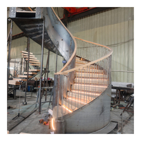 Escalier en colimaçon en acier courbé avec éclairage LED, escalier intérieur moderne de luxe pour villa, doté d'un garde-corps en verre, construction durable