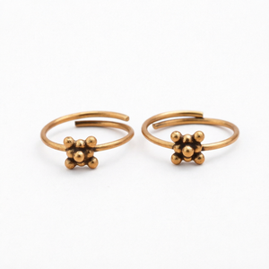 Bague d'orteil ajustable en laiton plaqué or avec fleur, bijou de pied ouvert pour femme, idéal pour la plage et les soirées - Product Image 1