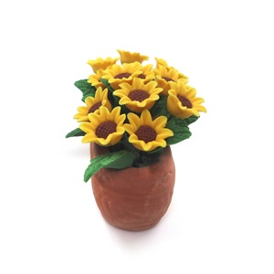 Modèle de <span class=keywords><strong>tournesol</strong></span> réaliste <span class=keywords><strong>en</strong></span> argile miniature pour maison de poupée 1/12 dans un <span class=keywords><strong>pot</strong></span> <span class=keywords><strong>en</strong></span> terre cuite rouge - Product Image 2