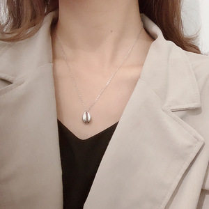 Herstellergefertigte Edelstahl-Halskette mit 18K Goldplattierung und Muschelanhänger für Männer und Frauen, Sommer-Strand-Ozean-Schmuck - Product Image 5