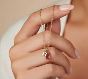 Pendentifs minimalistes en or 14 carats avec serti octogonal/clos, pierre de naissance naturelle ronde certifiée IGI - Product Image 4