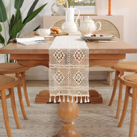 YINUAN Chemin de table ajouré tissé à la main en macramé à motif de treillis, décoration pour cuisine, buffet et console de style rustique