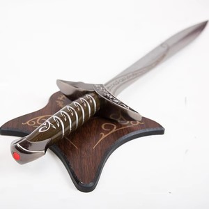 Espada corta de acero inoxidable grabada de 73 cm, hecha a mano, estilo medieval 'Sting', sin afilar, con grabado idéntico al de la película. - Product Image 3