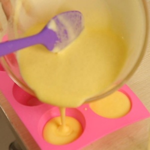 Moule en silicone à 6 cavités demi-sphères pour la pâtisserie domestique, idéal pour gâteaux, biscuits, bonbons et chocolats DIY - Product Image 2