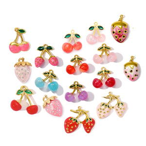 Collection Berry Feast |   Pendentifs en acier inoxydable plaqué or 18 carats PVD pour la fabrication de bijoux DIY |   Breloques colorées fraise et cerise - Product Image 1