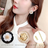 Anting-anting bunga putih murni mewah gaya Prancis, mutiara alami, anting-anting bunga wanita, perhiasan mode