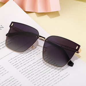 Nouvelles lunettes de soleil polarisées œil de chat de style européen et américain pour femmes, protection UV400, monture en métal, verres TAC, pour la conduite et le cyclisme. - Product Image 4