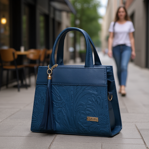 Bolso Cruzado Fana Fashions Melinda Azul con Correa Única, Cierre de Cremallera y Cubierta, Cadenas Decorativas, Forro con Letras, Material de PU y Poliéster - Product Image 2