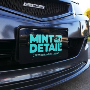 Copritarga magnetici personalizzati in metallo per nomi utente, segnali espositivi rimovibili per auto con loghi rivestiti in vinile - Product Image 1