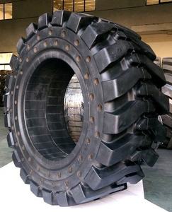 Neumático Sólido 14.00-24 13.00-24 Nuevo para Manipulador Telescópico SNORKEL <span class=keywords><strong>ALTEC</strong></span> TEREX - Product Image 1