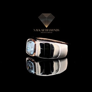 Anillo de Compromiso de Moissanita Contemporáneo con Engaste Duradero y Brillo Duradero, Disponible para la Venta, Directo de Fábrica - Product Image 1