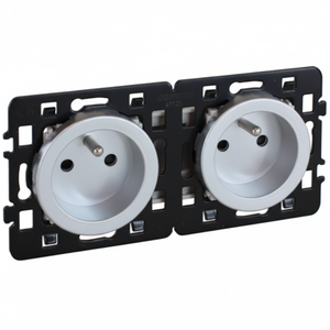 Enchufes y enchufes precableados cuadrados de doble enchufe plateado 2P + T - Product Image 1